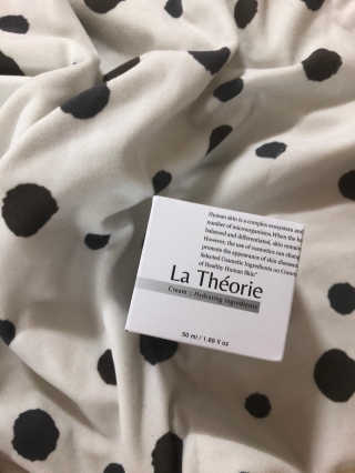 La Theorie Hydrating Ingredients | 하이드레이팅 인그레이디언츠 — 4점을 준 리뷰어가 2020년 4월 올린 사용 사진