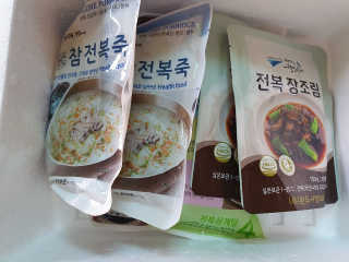 바다는다웰빙이다 완도사랑 전복죽 250g - 2팩 + 전복장조림 2팩 — 5점을 준 리뷰어가 2020년 8월 올린 사용 사진