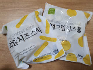 가치식탁 리얼치즈스틱, 리얼크림치즈볼 — 5점을 준 리뷰어가 2020년 8월 올린 사용 사진