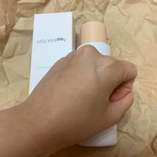 어글리프루프 에센스 스탑디어글리 레드모먼트 에센스 120ml — 4.5점을 준 리뷰어가 2020년 11월 올린 사용 사진