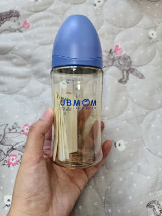 유비맘 PPSU 젖병 노꼭지_260ml_컬러 랜덤 발송 — 5점을 준 리뷰어가 2020년 10월 올린 사용 사진