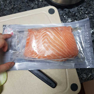 동원산업 항공직송 동원생연어_400g — 5점을 준 리뷰어가 2020년 5월 올린 사용 사진