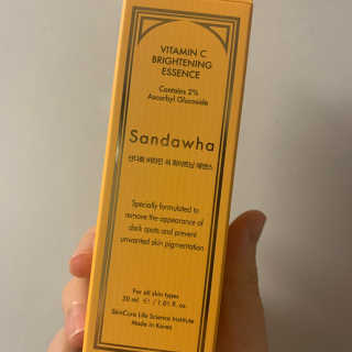 [스킨큐어] 산다화 비타민C 화이트닝 에센스 30ml — 4점을 준 리뷰어가 2020년 4월 올린 사용 사진
