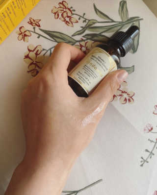 [스킨큐어] 산다화 비타민C 화이트닝 에센스 30ml — 5점을 준 리뷰어가 2020년 4월 올린 사용 사진