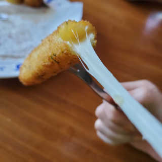 가치식탁 리얼치즈스틱, 리얼크림치즈볼 — 5점을 준 리뷰어가 2020년 8월 올린 사용 사진