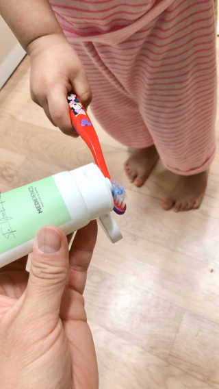 메디덴코 투투스 키즈 어린이 치약 — 5점을 준 리뷰어가 2020년 4월 올린 사용 사진