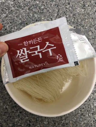 [네이처빌] 우리쌀로 만든 글루텐프리 컵쌀국수 — 5점을 준 리뷰어가 2020년 11월 올린 사용 사진