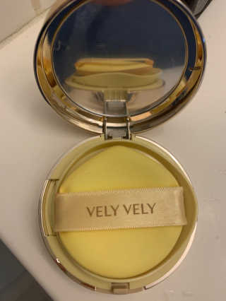 VELY VELY 아우라 허니 글로우 쿠션 — 5점을 준 리뷰어가 2020년 4월 올린 사용 사진