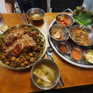 [동네맛집족발] 4개 족발 중 택1 — 5점을 준 리뷰어가 2020년 7월 올린 사용 사진