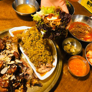 [동네맛집족발] 4개 족발 중 택1 — 5점을 준 리뷰어가 2020년 4월 올린 사용 사진