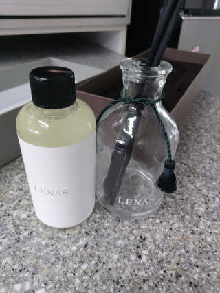 레나스 프리미엄 아로마 디퓨저 200ml  [1SET] — 5점을 준 리뷰어가 2020년 9월 올린 사용 사진