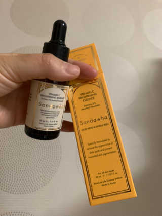 [스킨큐어] 산다화 비타민C 화이트닝 에센스 30ml — 5점을 준 리뷰어가 2020년 4월 올린 사용 사진