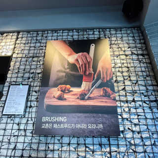 [교촌치킨 영등포역점] 치킨 메뉴 중 택1 — 5점을 준 리뷰어가 2020년 12월 올린 사용 사진