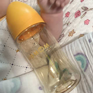 유비맘 PPSU 젖병 노꼭지_260ml_컬러 랜덤 발송 — 5점을 준 리뷰어가 2020년 11월 올린 사용 사진