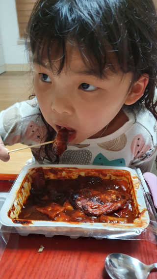 죠스떡볶이 [죠스푸드] 짜빠떡볶이+떡또그+범벅만두 신메뉴 3종 — 3점을 준 리뷰어가 2020년 5월 올린 사용 사진