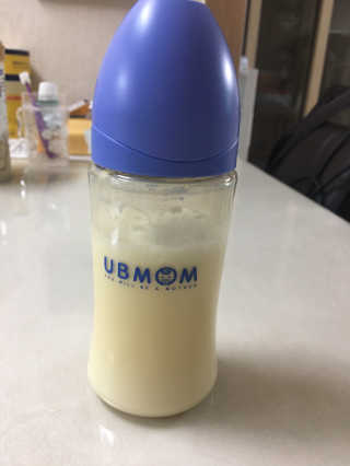 유비맘 PPSU 젖병 노꼭지_260ml_컬러 랜덤 발송 — 5점을 준 리뷰어가 2020년 6월 올린 사용 사진