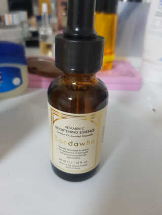 [스킨큐어] 산다화 비타민C 화이트닝 에센스 30ml — 5점을 준 리뷰어가 2020년 4월 올린 사용 사진
