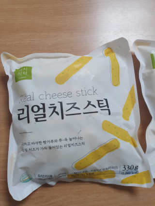 가치식탁 리얼치즈스틱, 리얼크림치즈볼 — 5점을 준 리뷰어가 2020년 8월 올린 사용 사진