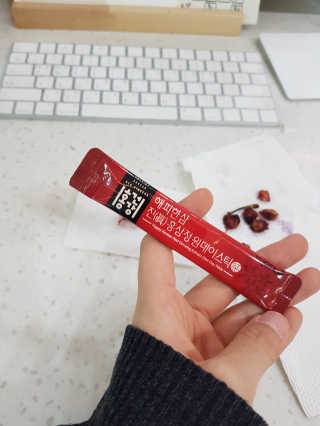 홍건강 해피한삼 진 홍삼정 원데이스틱 10g x 30포 — 5점을 준 리뷰어가 2020년 5월 올린 사용 사진