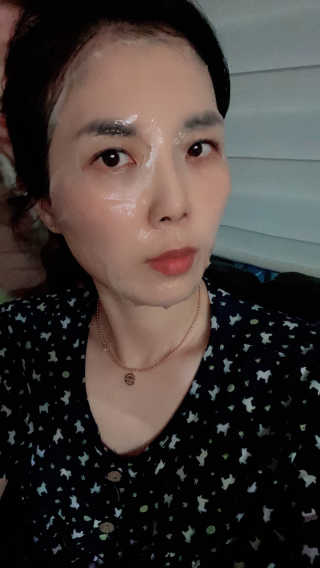 페네그린 모이스처라이징 셀렉트 마스크 리뉴스킨 10매 — 5점을 준 리뷰어가 2020년 8월 올린 사용 사진