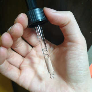 [스킨큐어] 산다화 비타민C 화이트닝 에센스 30ml — 4점을 준 리뷰어가 2020년 4월 올린 사용 사진