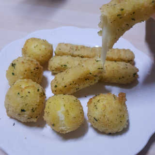 가치식탁 리얼치즈스틱, 리얼크림치즈볼 — 4점을 준 리뷰어가 2020년 8월 올린 사용 사진