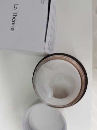 La Theorie Hydrating Ingredients | 하이드레이팅 인그레이디언츠 — 4.5점을 준 리뷰어가 2020년 4월 올린 사용 사진