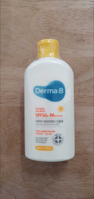 더마비 에브리데이 선블록 SPF50+PA++++ — 5점을 준 리뷰어가 2020년 4월 올린 사용 사진