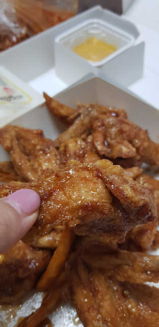 네네치킨 소이크런치윙봉 — 5점을 준 리뷰어가 2020년 4월 올린 사용 사진