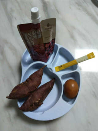 유비맘 캐릭터 실리콘 흡착 식판_색상 랜덤발송 — 5점을 준 리뷰어가 2020년 11월 올린 사용 사진