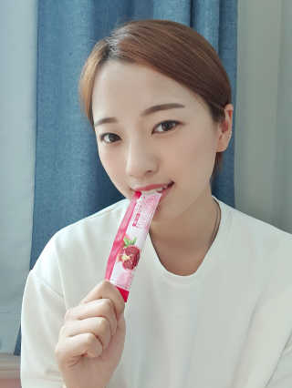 헬스업_쁘띠쁘띠석류콜라겐젤리_20g x 14포 — 5점을 준 리뷰어가 2020년 8월 올린 사용 사진