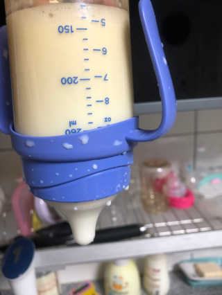 유비맘 PPSU 젖병 노꼭지_260ml_컬러 랜덤 발송 — 4점을 준 리뷰어가 2020년 7월 올린 사용 사진