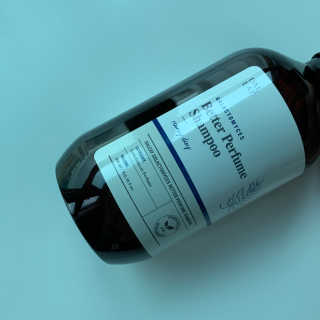 달리프 베러 퍼퓸 샴푸 1000ml 레이니데이 or 일랑로즈 — 5점을 준 리뷰어가 2020년 4월 올린 사용 사진