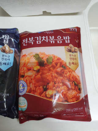 바다는다웰빙이다 전복해물볶음밥/전복김치볶음밥 250g-4봉지 — 4점을 준 리뷰어가 2020년 8월 올린 사용 사진