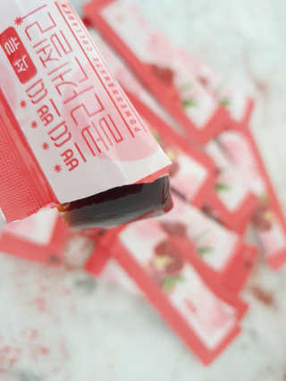 헬스업_쁘띠쁘띠석류콜라겐젤리_20g x 14포 — 5점을 준 리뷰어가 2020년 8월 올린 사용 사진