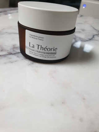 La Theorie Hydrating Ingredients | 하이드레이팅 인그레이디언츠 — 5점을 준 리뷰어가 2020년 5월 올린 사용 사진