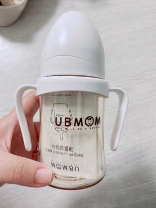 유비맘 샘방지 PPSU 빨대컵_컬러 랜덤 발송 — 5점을 준 리뷰어가 2020년 10월 올린 사용 사진