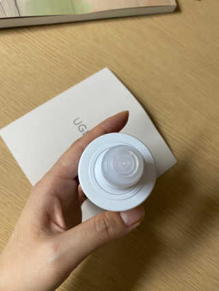 어글리프루프 에센스 스탑디어글리 레드모먼트 에센스 120ml — 4.5점을 준 리뷰어가 2020년 10월 올린 사용 사진
