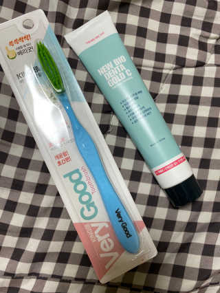 뉴바이오덴타골드C 치약, 킹두 대왕칫솔 — 5점을 준 리뷰어가 2020년 4월 올린 사용 사진