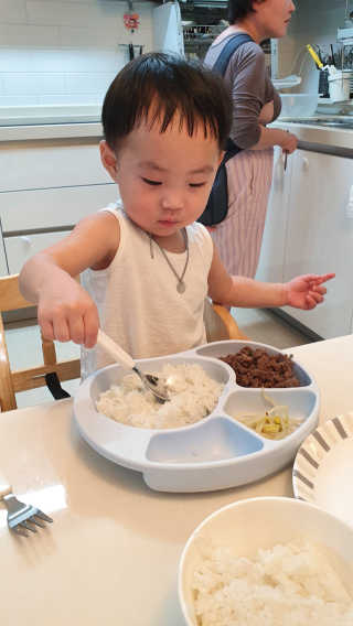 유비맘 캐릭터 실리콘 흡착 식판_색상 랜덤발송 — 4점을 준 리뷰어가 2020년 10월 올린 사용 사진