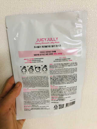 쥬시줄리 체리블라썸 젤리겔 마스크 — 4.5점을 준 리뷰어가 2020년 4월 올린 사용 사진