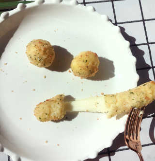 가치식탁 리얼치즈스틱, 리얼크림치즈볼 — 5점을 준 리뷰어가 2020년 9월 올린 사용 사진