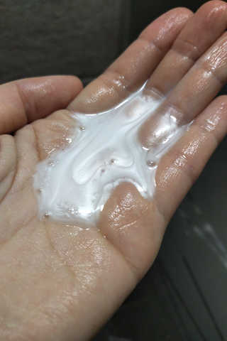 멈칫 멜팅 바디로션,  약산성 바디워시 택 1 — 4점을 준 리뷰어가 2020년 8월 올린 사용 사진