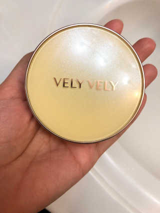 VELY VELY 아우라 허니 글로우 쿠션 — 5점을 준 리뷰어가 2020년 4월 올린 사용 사진