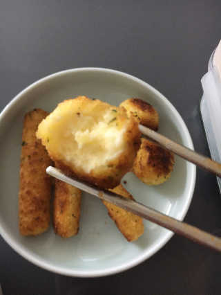 가치식탁 리얼치즈스틱, 리얼크림치즈볼 — 5점을 준 리뷰어가 2020년 9월 올린 사용 사진