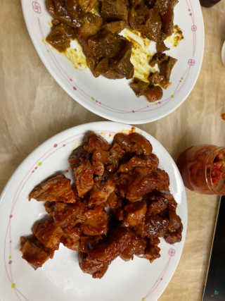 쿡스딜리 매콤족발+커리족발+무김치+마늘소스 — 5점을 준 리뷰어가 2020년 6월 올린 사용 사진