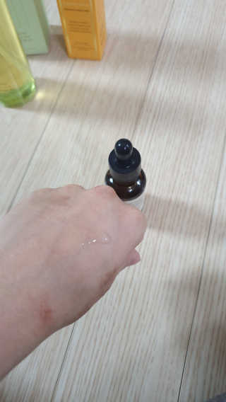 [스킨큐어] 산다화 비타민C 화이트닝 에센스 30ml — 5점을 준 리뷰어가 2020년 4월 올린 사용 사진