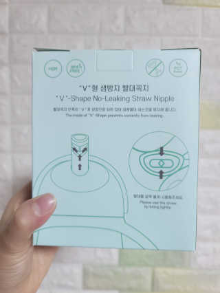 유비맘 트라이탄 코니빨대컵_컬러 랜덤 발송 — 5점을 준 리뷰어가 2020년 8월 올린 사용 사진