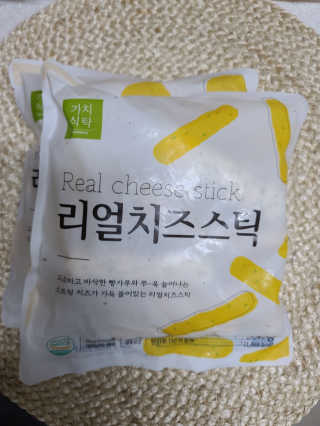 가치식탁 리얼치즈스틱, 리얼크림치즈볼 — 5점을 준 리뷰어가 2020년 8월 올린 사용 사진