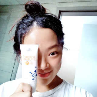 트리티스 US [TREATIS] UV Defence Sun Cream PA+++ / SPF50+ — 4점을 준 리뷰어가 2020년 12월 올린 사용 사진
